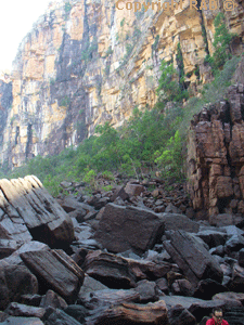 The final rocky section to walk through before the pool at the end of Jim Jim Gorge