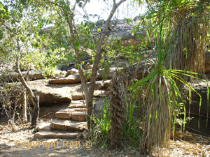 The start of the more difficult (moderate climb) to the Ubirr lookout