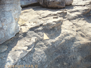 Marker  guide on the track to the top of Ubirr